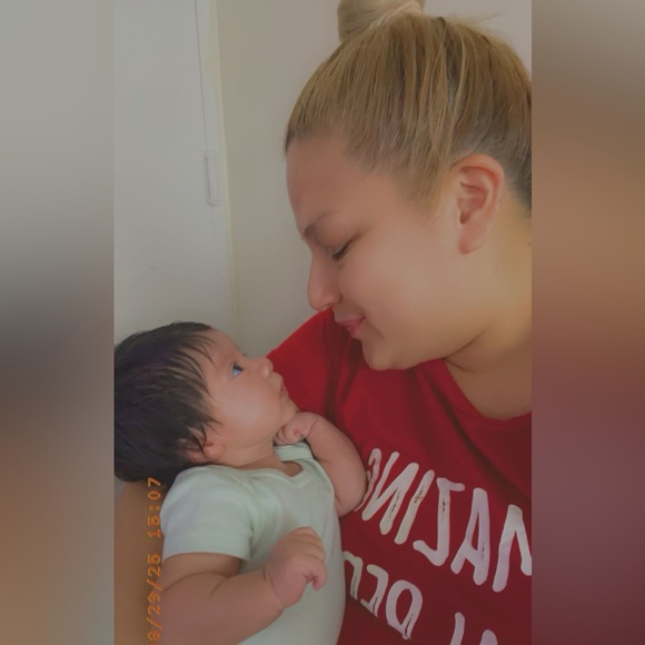 CHUCHII IS LIVE !! 🥰🩷 LIKE THIS TO BE NOTIFIED WHEN I GO LIVE!💫✨ - Picture 6 of 14